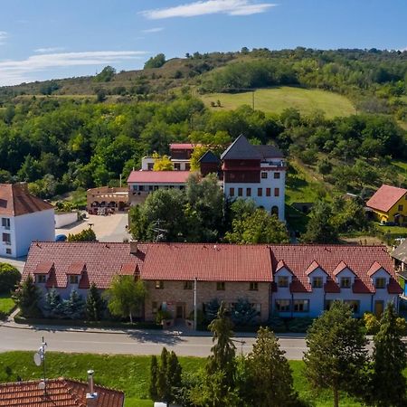 Hotel Kurdejov - Bed And Breakfast Exterior foto