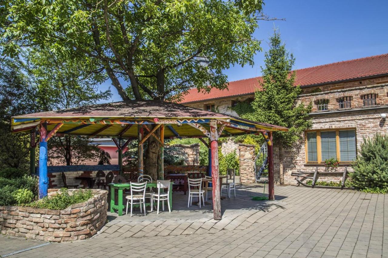 Hotel Kurdejov - Bed And Breakfast Exterior foto