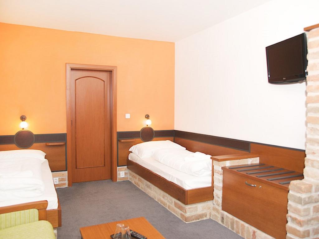 Hotel Kurdejov - Bed And Breakfast Habitación foto