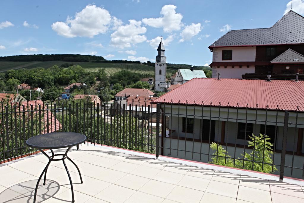 Hotel Kurdejov - Bed And Breakfast Exterior foto