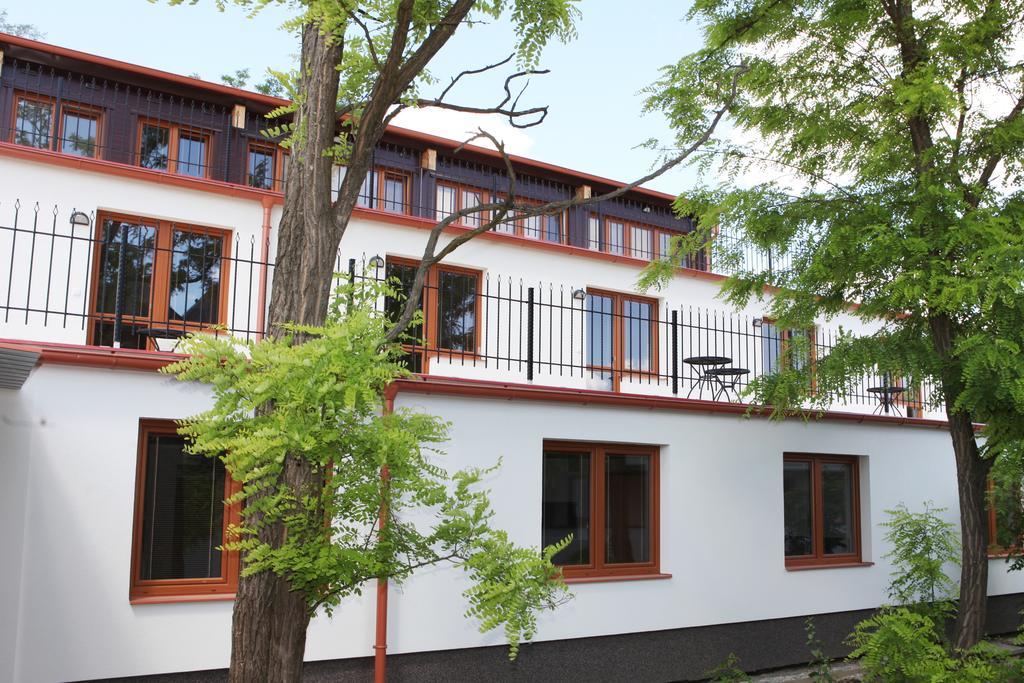 Hotel Kurdejov - Bed And Breakfast Exterior foto