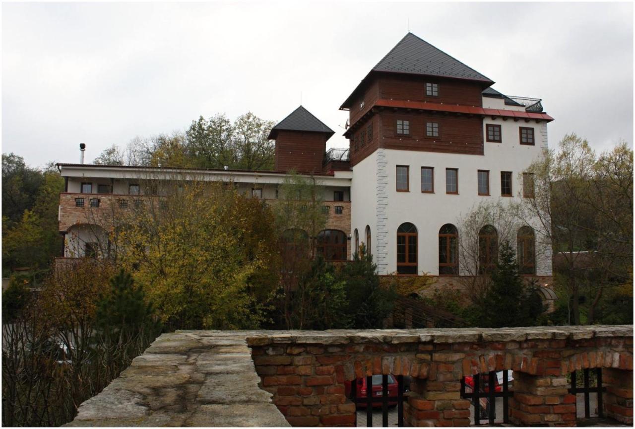 Hotel Kurdejov - Bed And Breakfast Exterior foto