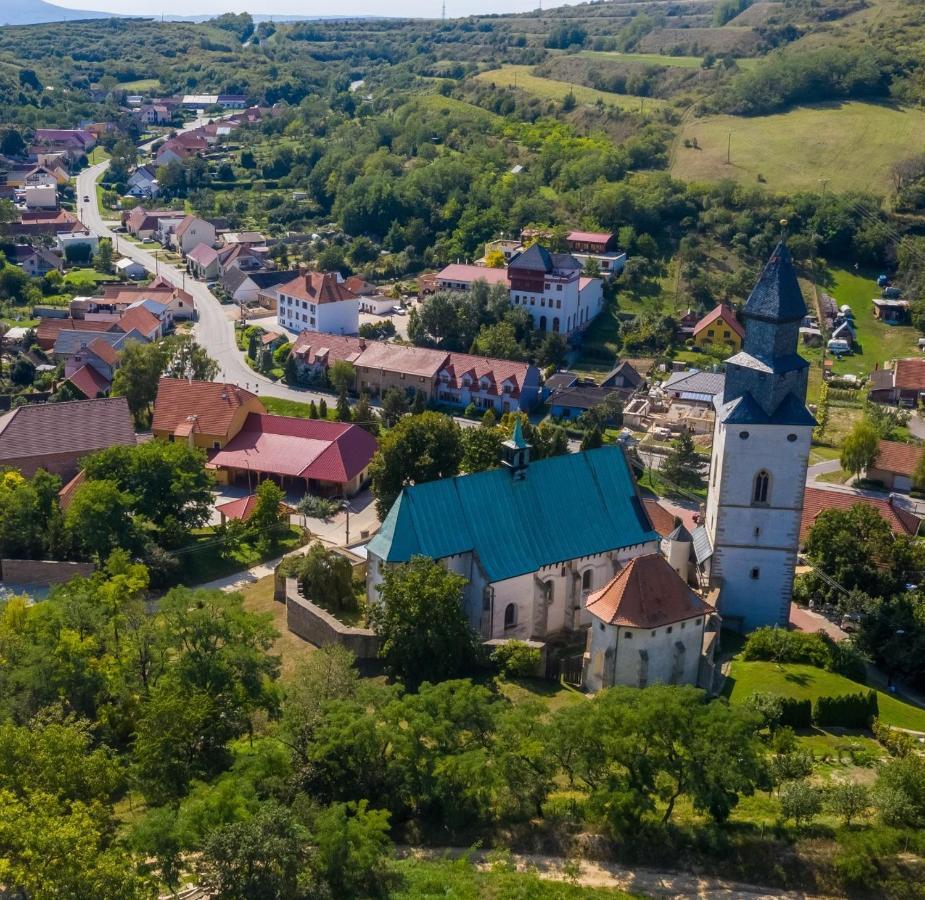 Hotel Kurdejov - Bed And Breakfast Exterior foto