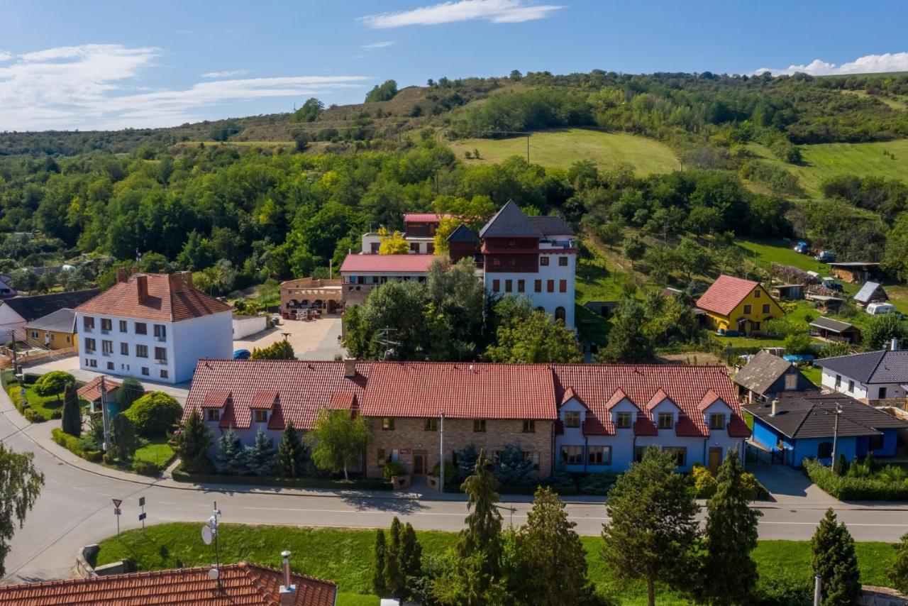 Hotel Kurdejov - Bed And Breakfast Exterior foto